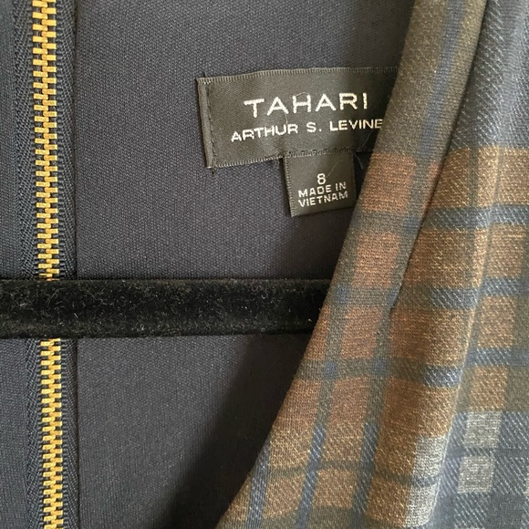 Tahari NWT lined dress size 8.. - Picture 1 of 3